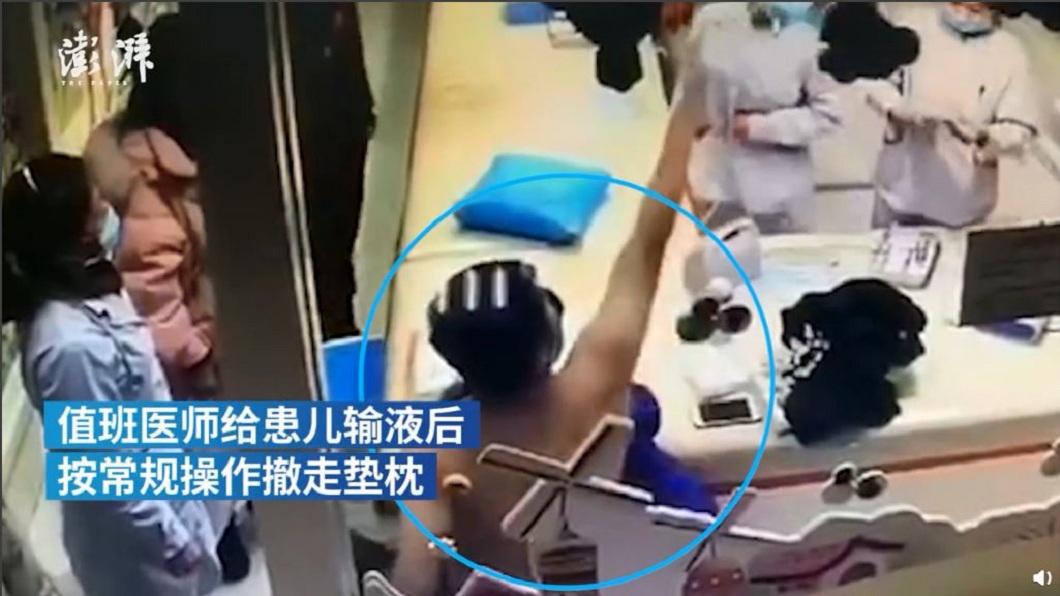 山東1名人父酒駕載兒到急診室,甚至還當場脫掉上衣大鬧現場。(圖/翻攝自微博)