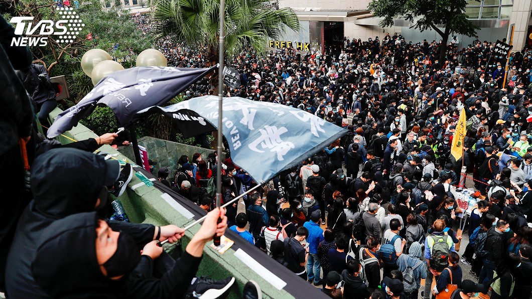 反送中「天下制裁」集會遭腰斬 警民再爆衝突