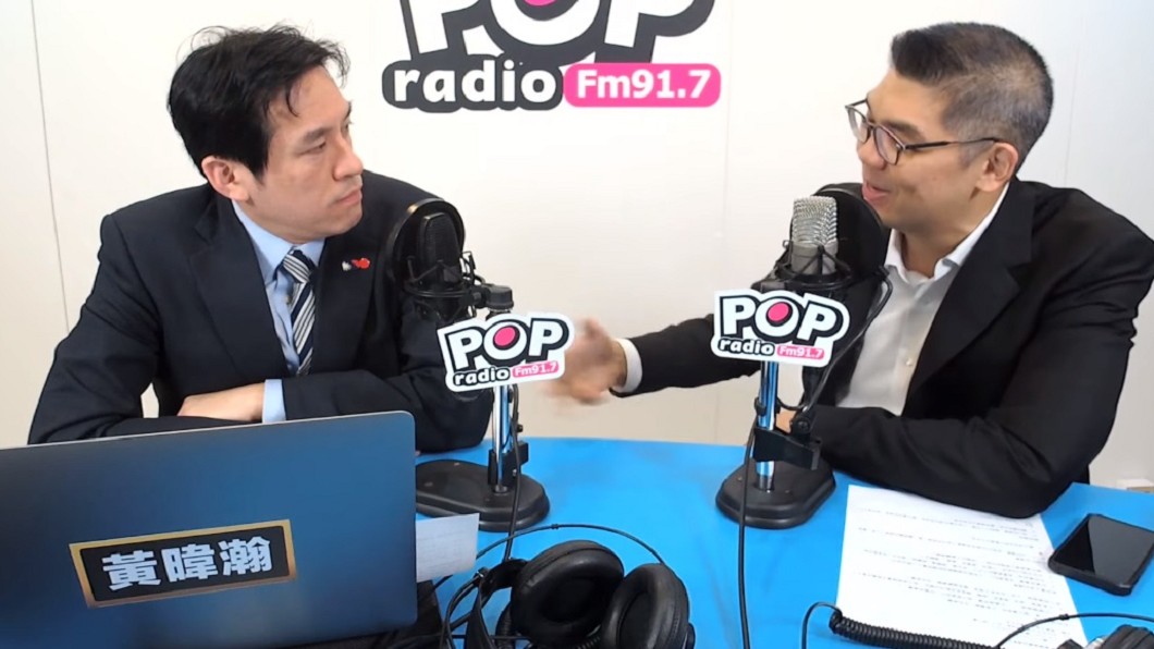 連勝文(圖右)接受黃暐瀚訪問(圖/翻攝自YouTube POP Radio聯播網官方頻道)
