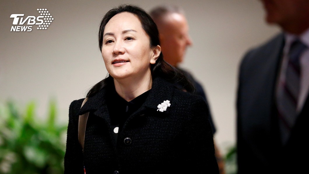 戴電子腳鐐現身 孟晚舟引渡聽證媒體搶拍