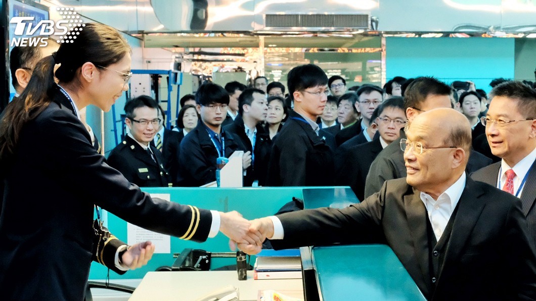 蘇揆視察桃園機場 加強武漢肺炎非洲豬瘟雙防疫