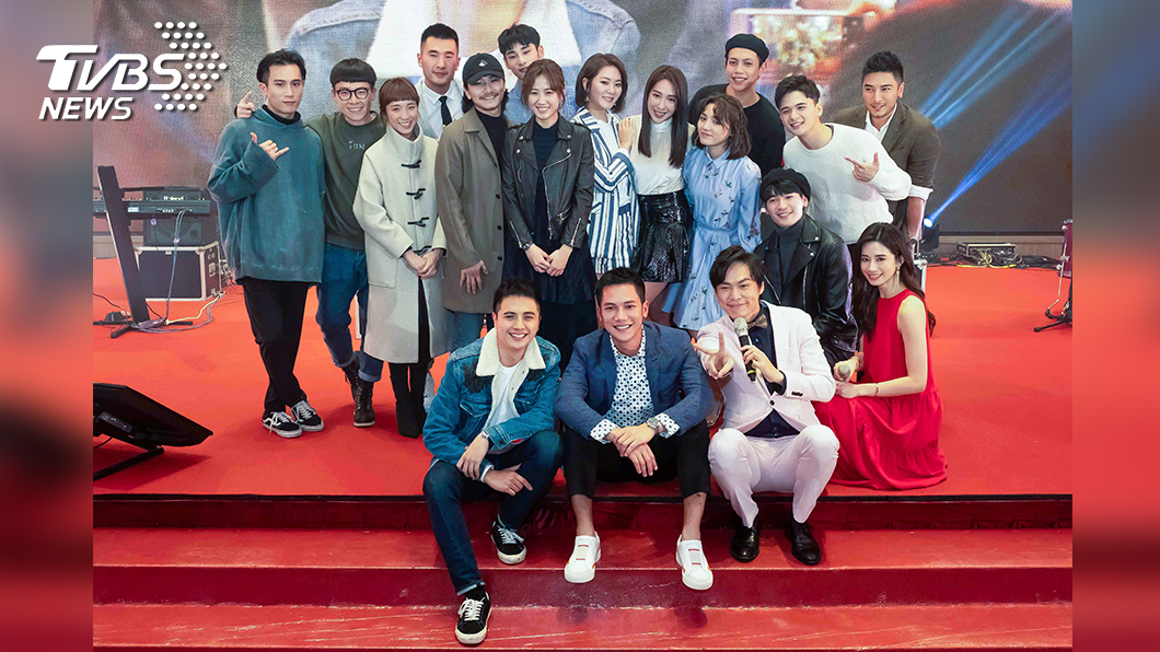 TVBS《女力報到》及《粉紅色時光》演員同台,掀起晚會高潮。(圖/TVBS)