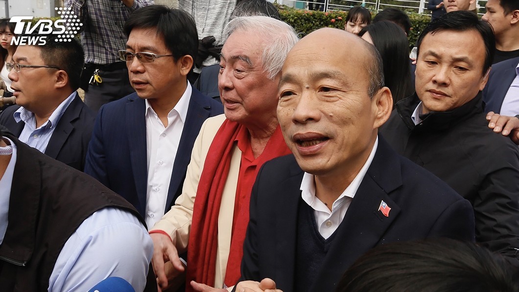 發放茂谷柑避媒體提問 韓國瑜笑回:你問太多次啦