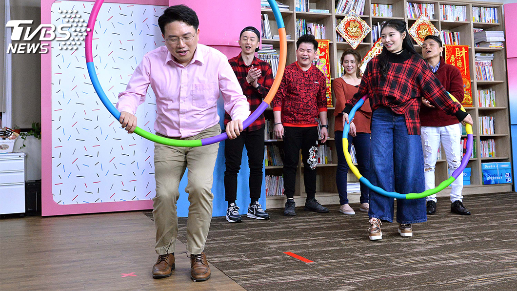 《挖健康》中《圓滿好福氣》關卡讓江坤俊大喊吃不消。圖／TVBS