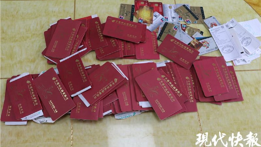 女翻出150本存摺「原來咱家這麼有錢」 父曝背後故事