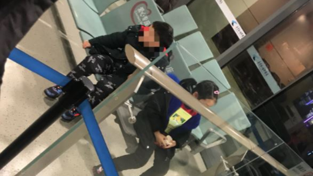 男童發燒上飛機遭攔 父母丟包獨飛拗到無隔離登機