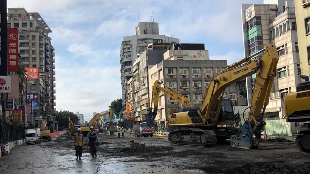 北市府僅用15小時就將中正橋重慶南路引道拆除。(圖/翻攝自柯文哲臉書)