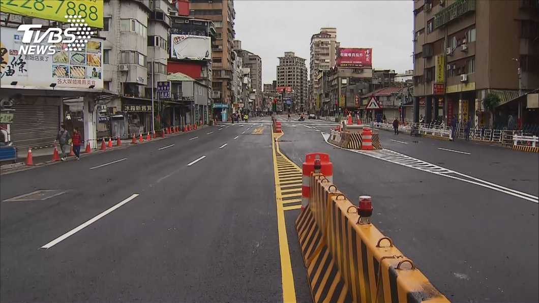 北市重慶高架橋提前拆完　初三中午通車
