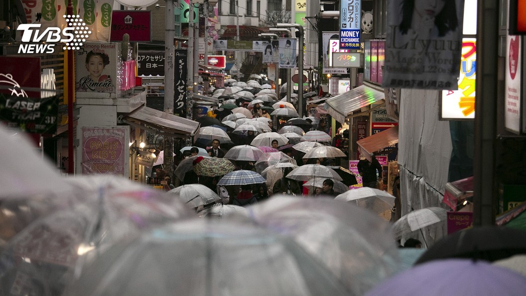 日本東京冷到下雪 警報級大雪吹襲箱根