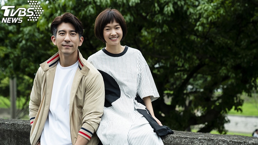 嚴正嵐(圖右)已30歲和修杰楷僅相差6歲卻演父女。(圖/TVBS)