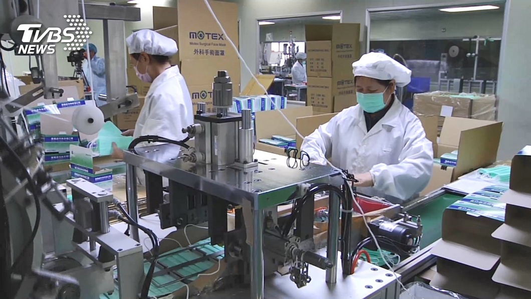 為因應防疫需求,各口罩工廠加緊趕工,政府也花2億增加口罩生產線。(示意圖,與事件無關/TVBS)