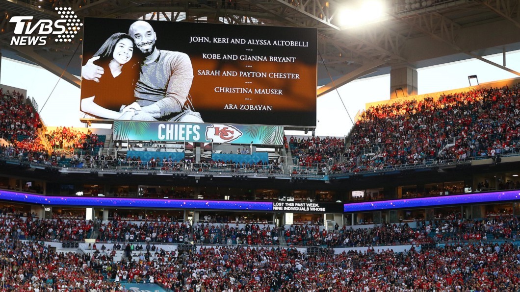 NFL超級盃開踢 全場為墜機驟逝Kobe默哀