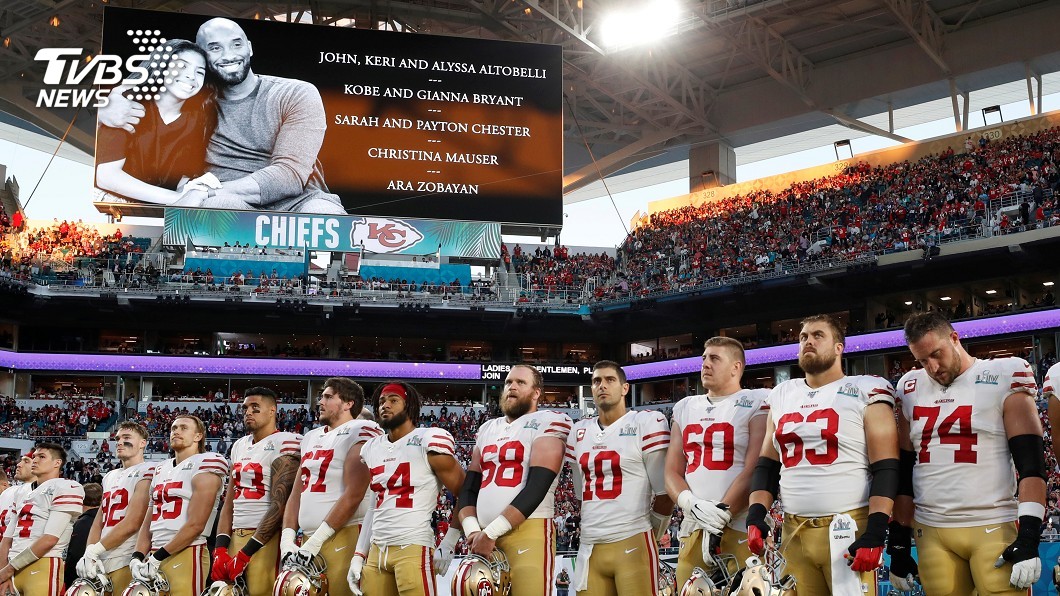 NFL超級盃開踢前 球員站24碼線致敬Kobe