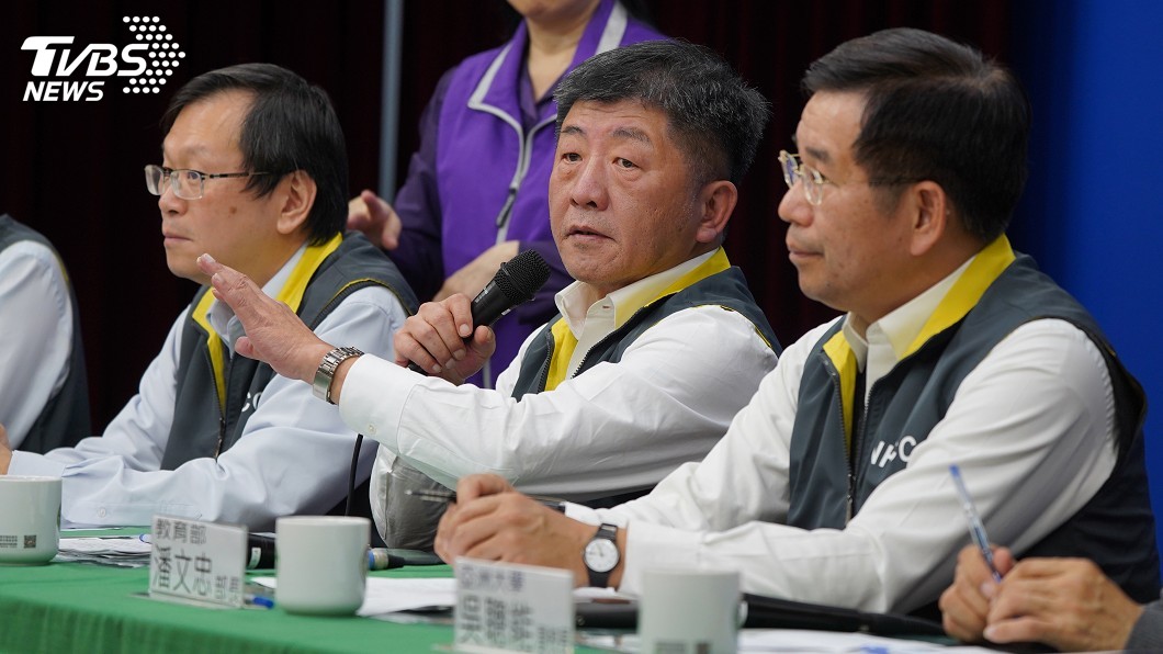 首架武漢台商包機回台 陳時中籲:民眾無須緊張
