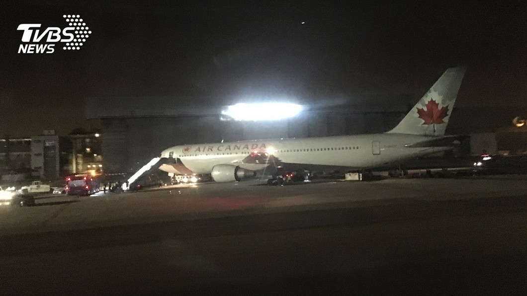 客機起落架掉進引擎內！　西國軍機升空戒護