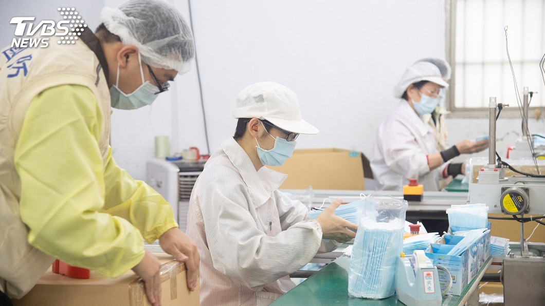 口罩、酒精製造業放寬加班上限 輪班應隔12小時