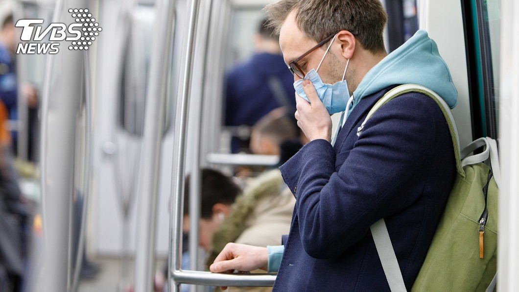 口罩男捷運留「噁白黏液」　她好心給衛生紙…結局惹眾怒