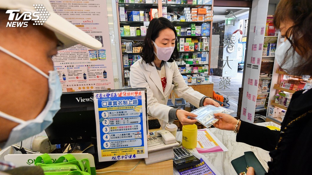 口罩實名制上路 高雄民眾開心直呼「終於買到了」