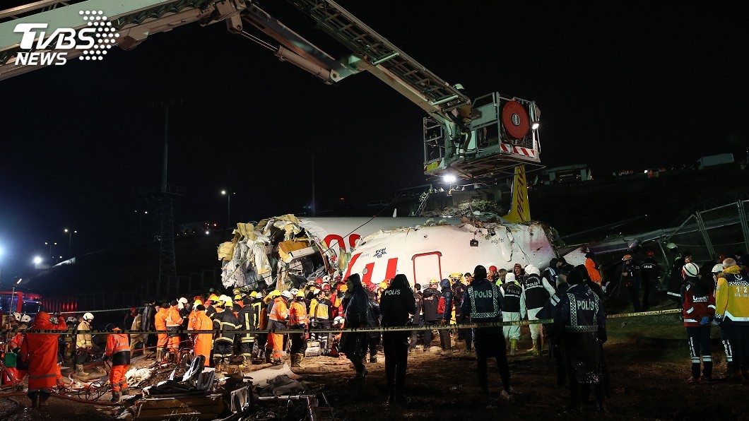 強風豪雨下降落機身斷3截　土耳其客機3死179傷