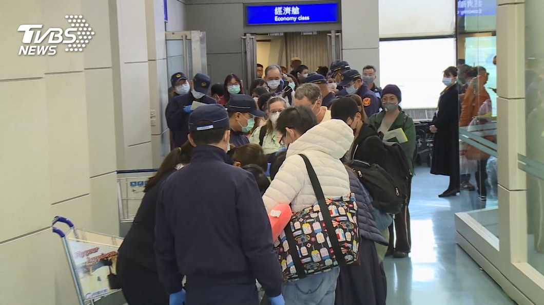 搭大眾運輸工具不用 陳時中:搭飛機要戴口罩