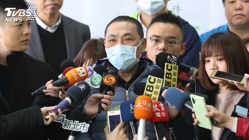 新北藥局大排長龍 侯友宜:適當場合戴口罩即可