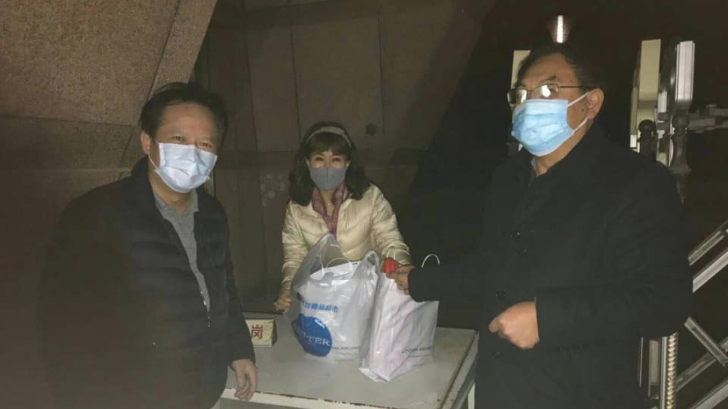 千里送達！滯留武漢血友病童的藥劑拿到了