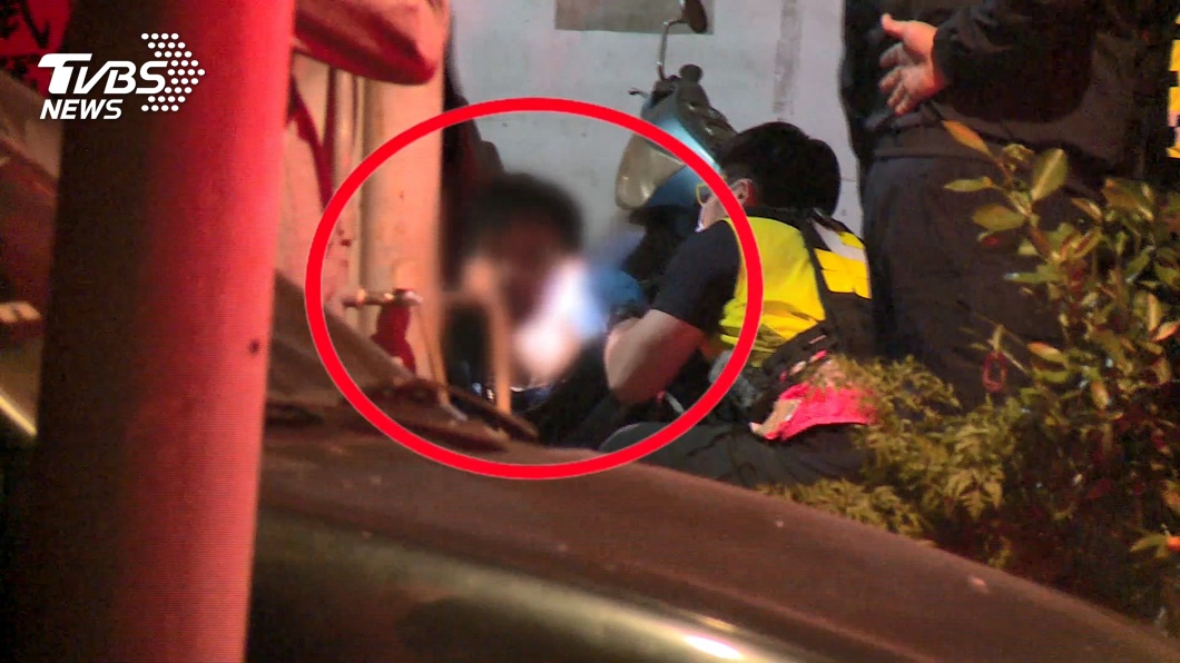 救命！疑金錢糾紛　男持開山刀追砍前女友