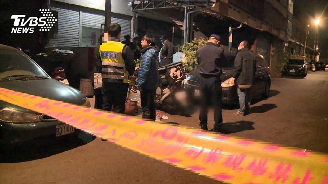 救命!疑金錢糾紛 男持開山刀追砍前女友