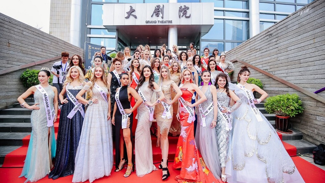 世界夫人選拔是以已婚女性為對象的選美比賽。(圖／范玉玲提供)