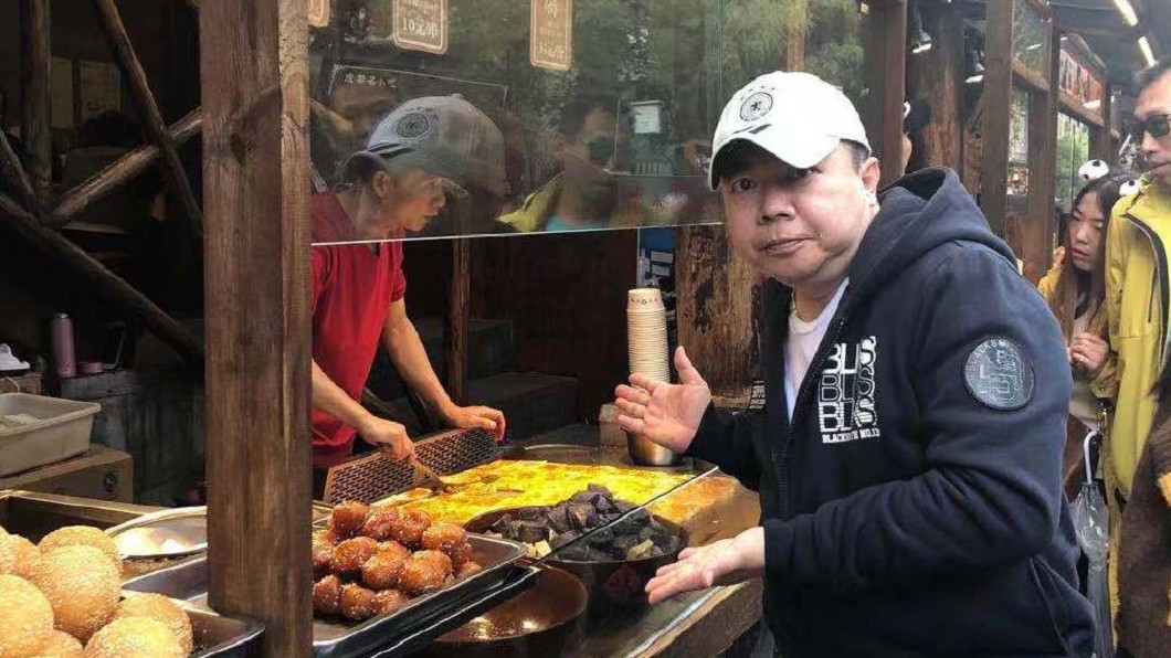 董至成遭爆今年沒回家吃年夜飯。(圖/翻攝自董至成臉書)