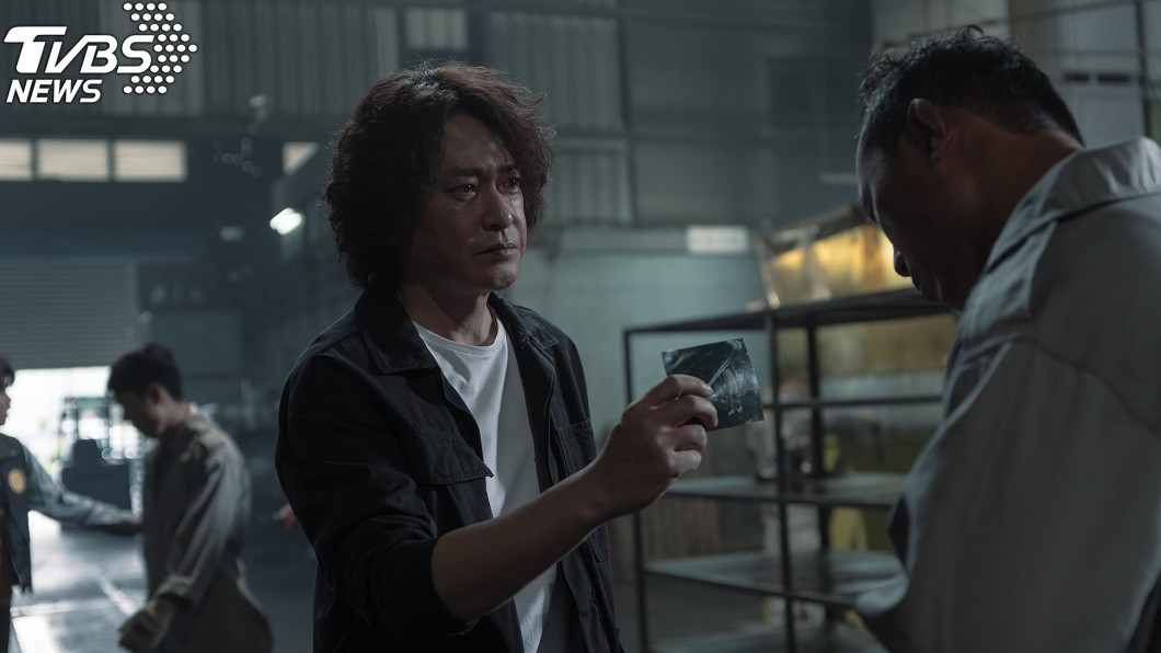 影視歌三棲的王識賢在劇中演出正義感十足的火爆刑警隊長。(圖/Netflix提供)