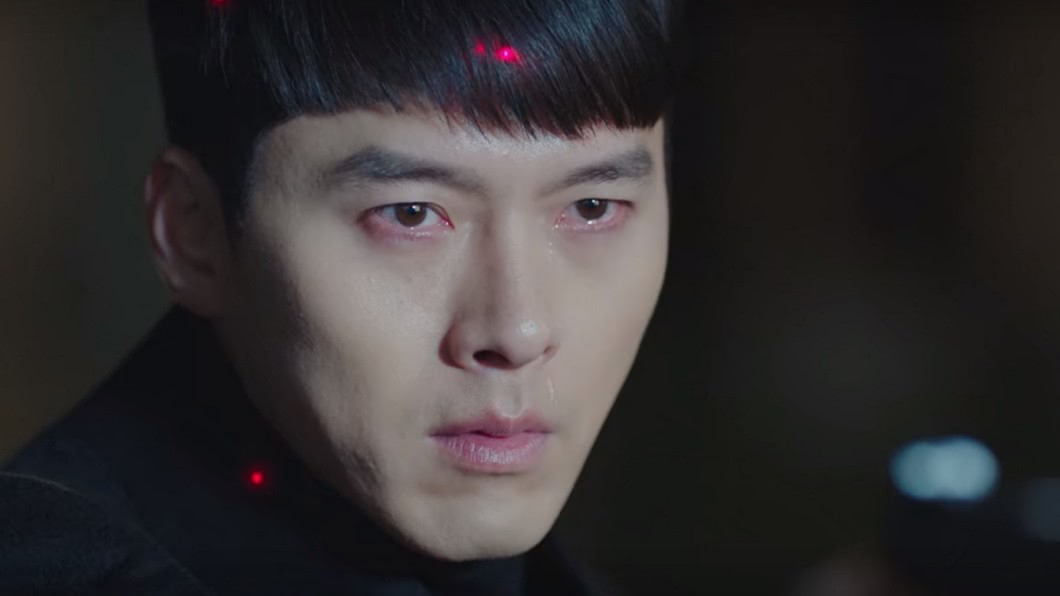 玄彬飾演的北韓軍人利正赫身分被舉報。(圖/Netflix提供)