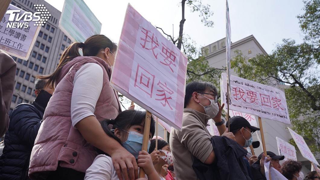 滯湖北國人家屬赴陸委會陳情 籲速讓親人返台