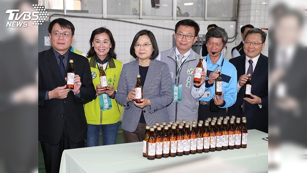 視察防疫酒精產製 總統:寧多一分準備不僥倖