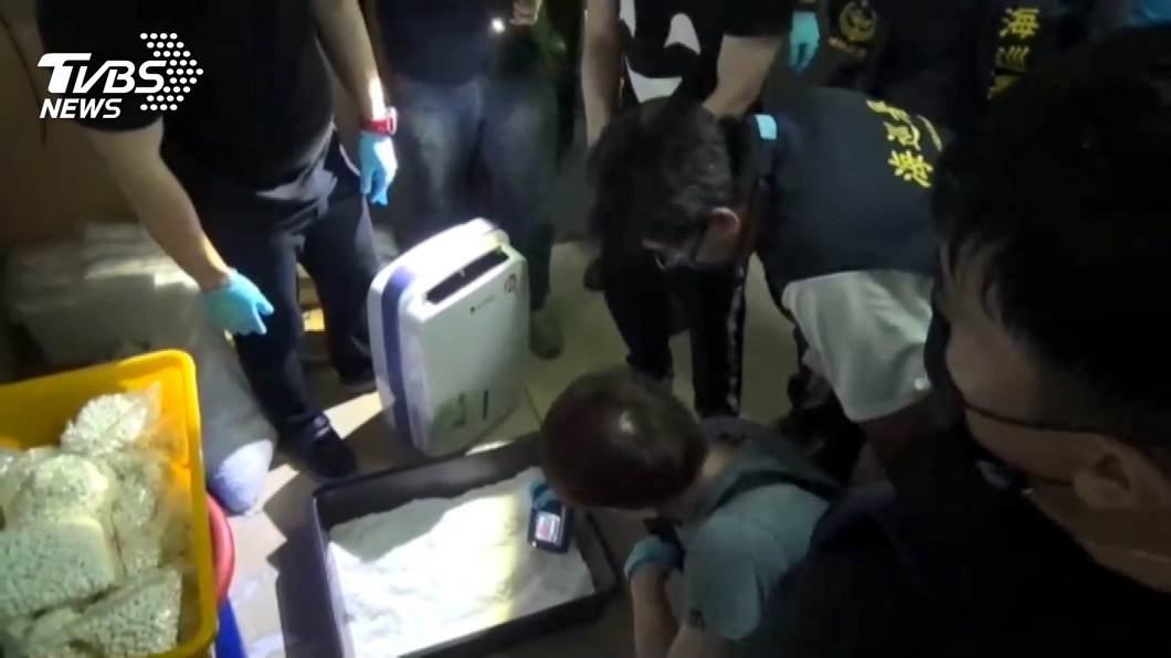 屏檢摸黑抓製毒嫌犯 不忘戴口罩防貼身接觸