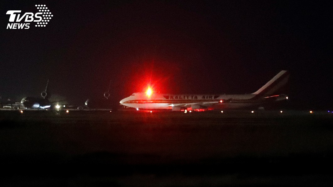 美接回鑽石公主號公民 首架包機抵加州空軍基地
