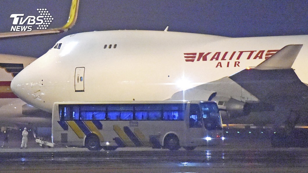 14人確診竟跟著上機! 美包機撤公主號乘客