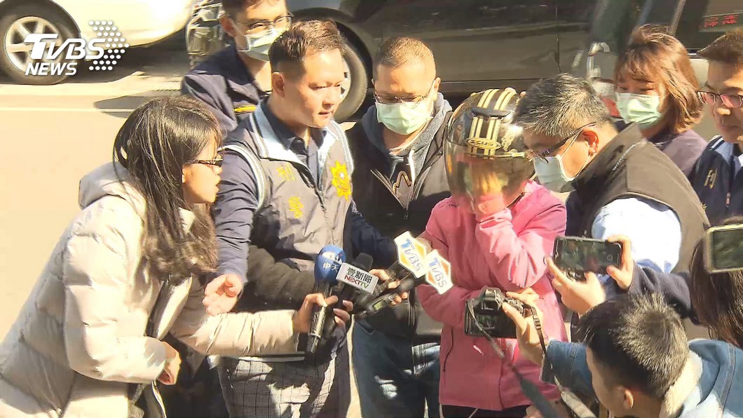 涉殺人罪!疑勒斃2子女 母赴警局偵訊