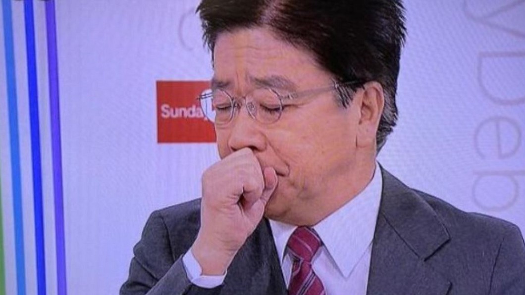 日本厚生大臣狂咳不戴口罩 網友轟:最壞示範