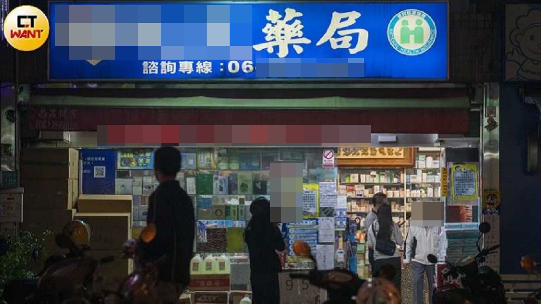藥局每日營業到凌晨3點，白天時門可羅雀，深夜卻有許多民眾來「買口罩」。(圖／CTWANT授權使用)