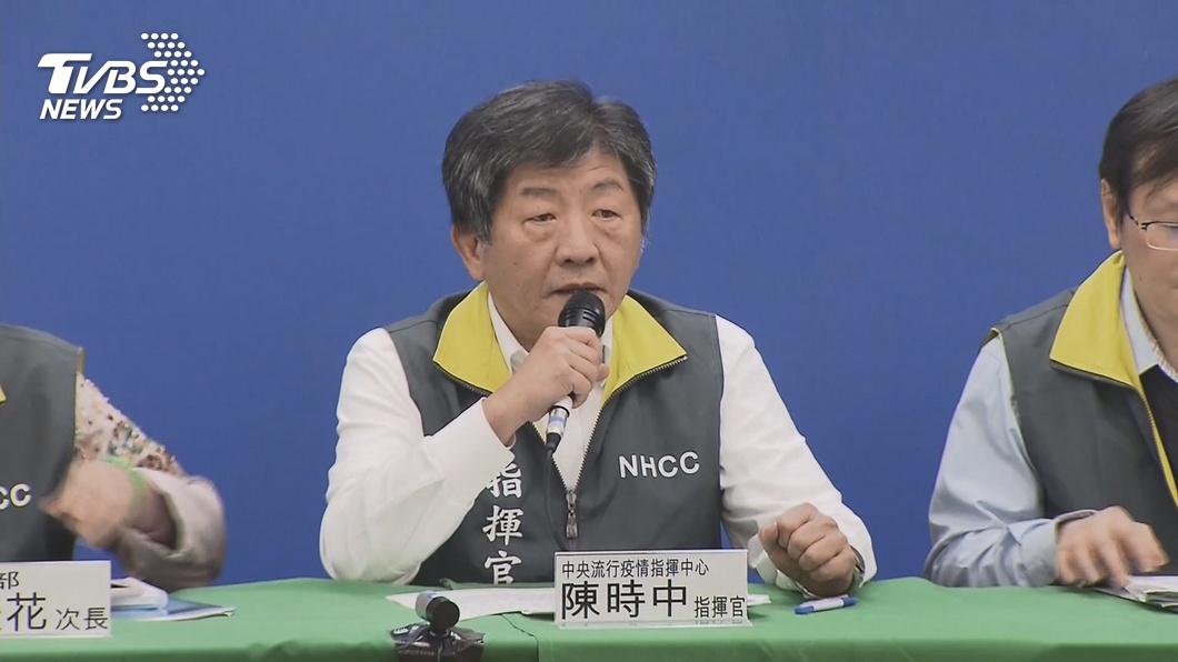 白色情人節開疫情記者會　陳時中送記者巧克力