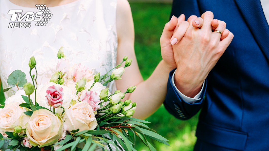 閨密結婚沒被邀請「難過到哭」 網友點出關鍵:放生吧