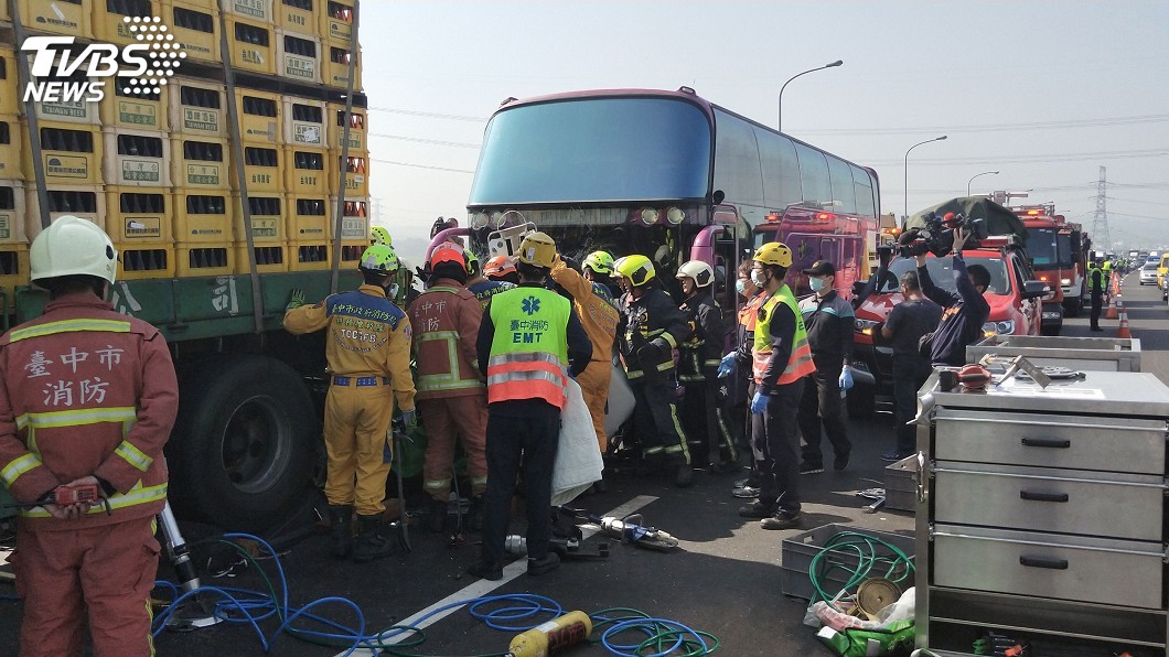 台74線連環追撞死亡車禍 肇事遊覽車司機法辦