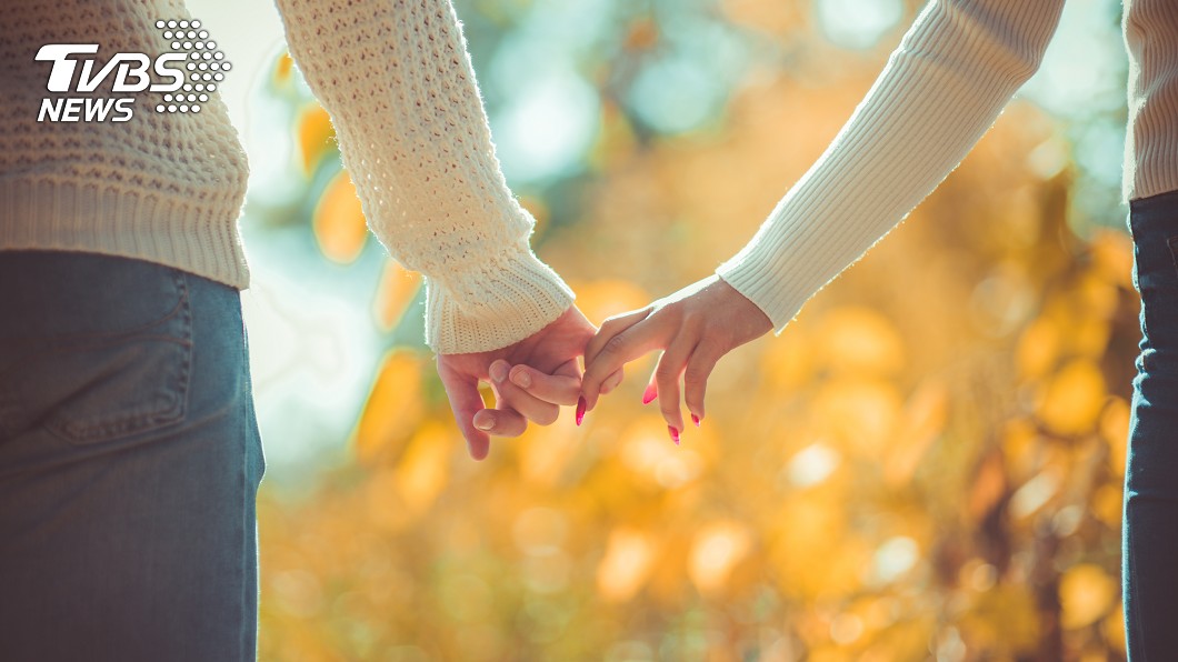 才浪漫度蜜月！新婚夫妻返台秒閉關…揭居家檢疫生活