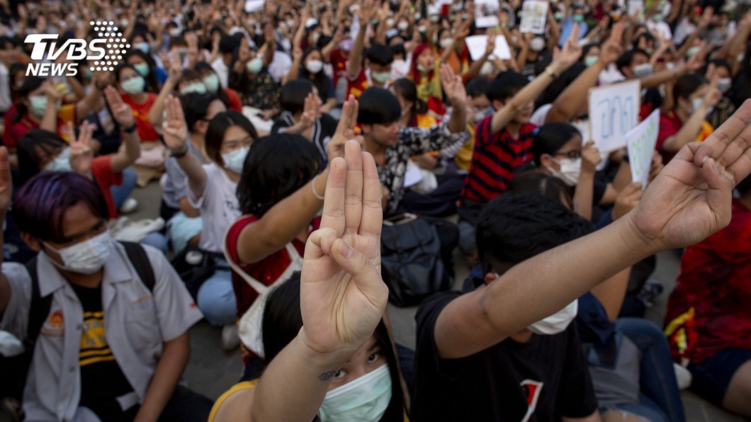 防疫當頭鬧學運！　泰國大學生抗議打壓新政黨