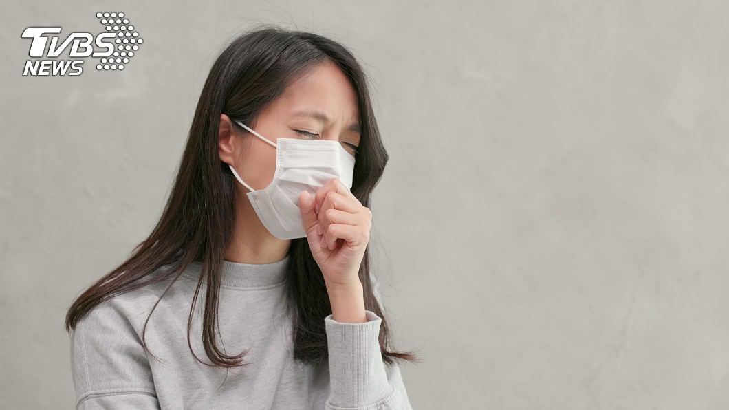 她高燒39.4度得類流感 請假遭主管打槍:自己看著辦