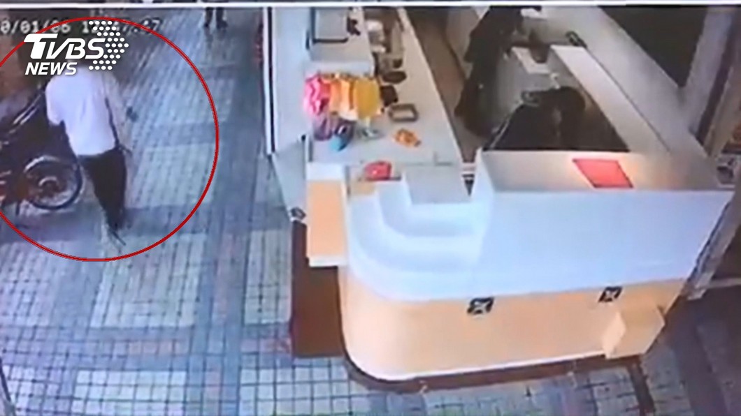 木柵市場有色狼? 女控男「肘襲胸還尾隨」