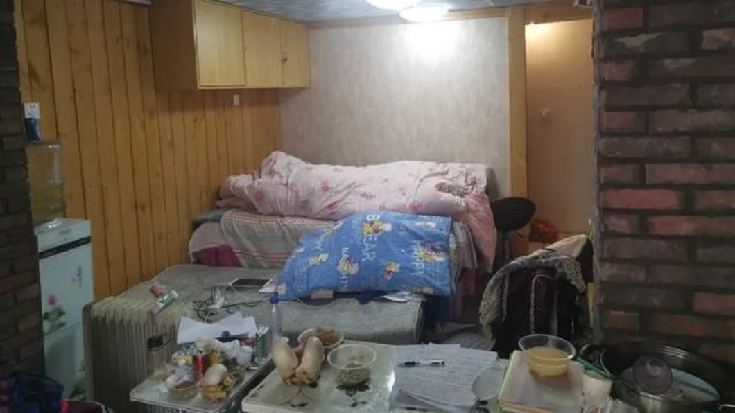 郭岳治癒出院回到家後繼續住進車庫裡隔離。(圖/翻攝自微博)