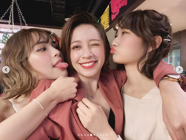 阿圓吐舌被罵爆。(圖/翻攝自IG)
