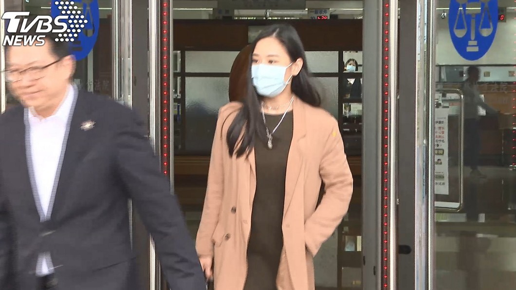 祭4鐵證揭王瞳不倫 正宮親現身搬筆電「正面開戰」